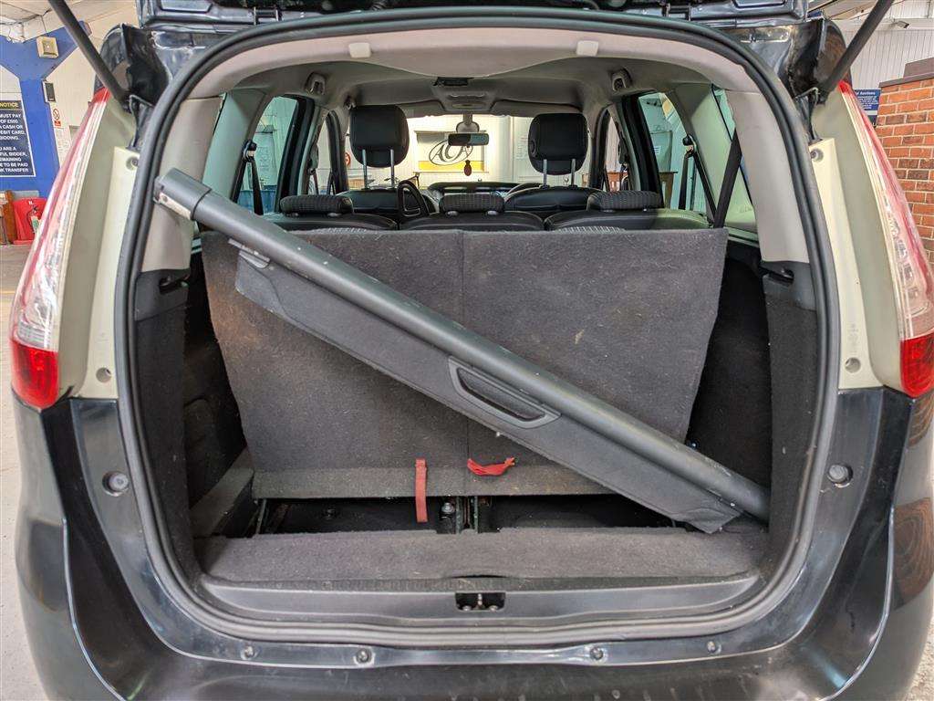 <p>2011 RENAULT GRAND SCENIC D-QUE TT VVT</p>