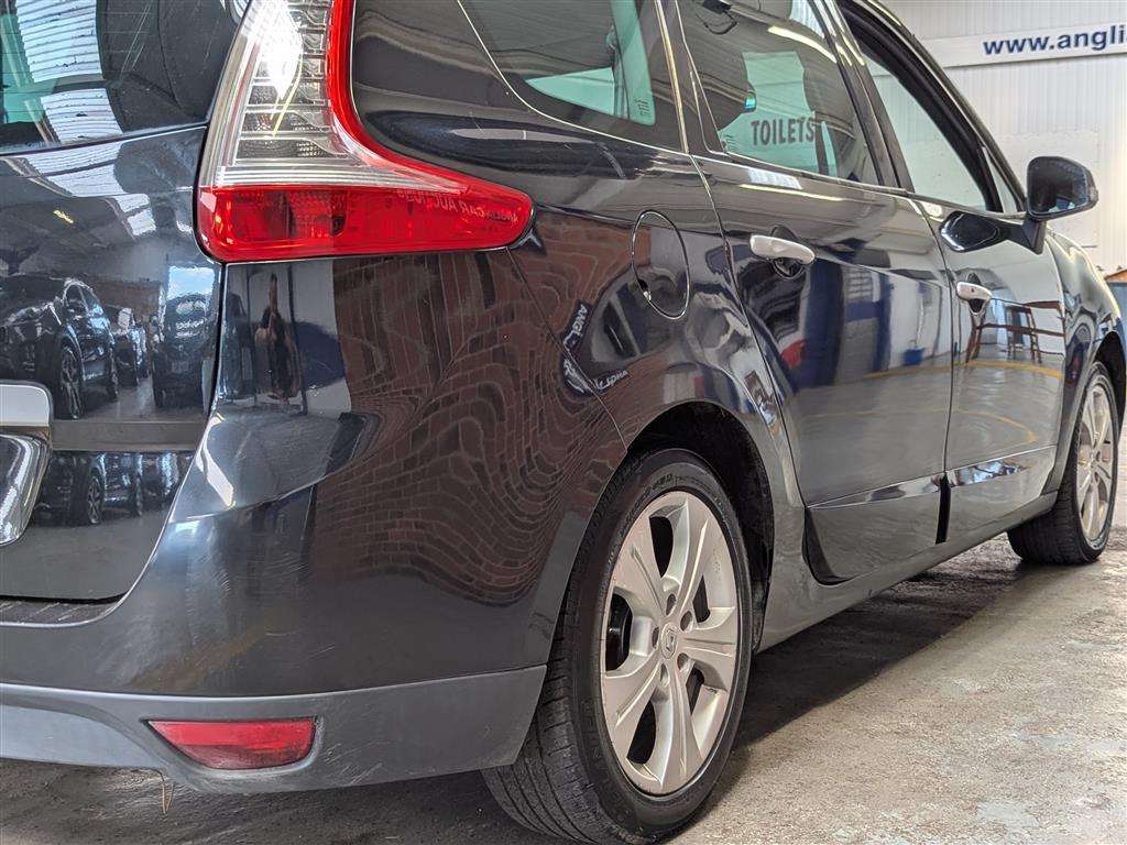 <p>2011 RENAULT GRAND SCENIC D-QUE TT VVT</p>
