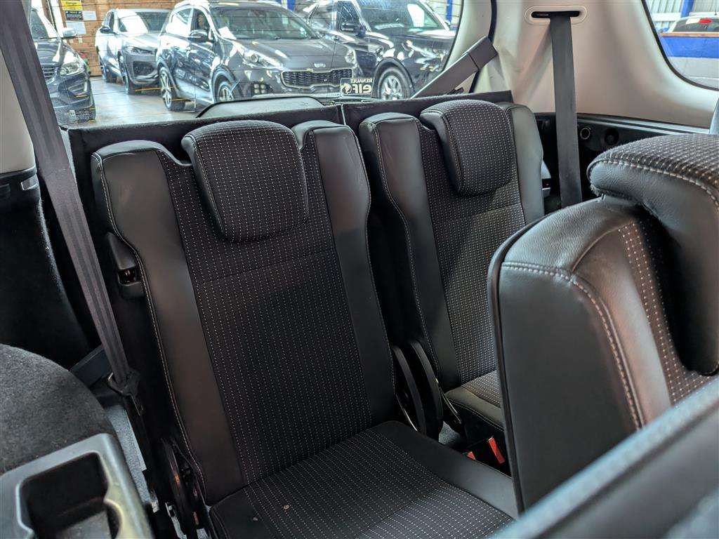 <p>2011 RENAULT GRAND SCENIC D-QUE TT VVT</p>