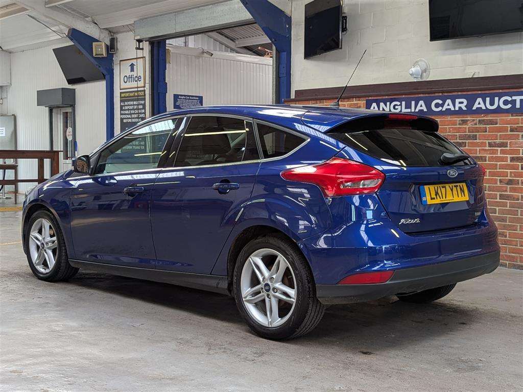 <p>2017 FORD FOCUS ZETEC</p>
