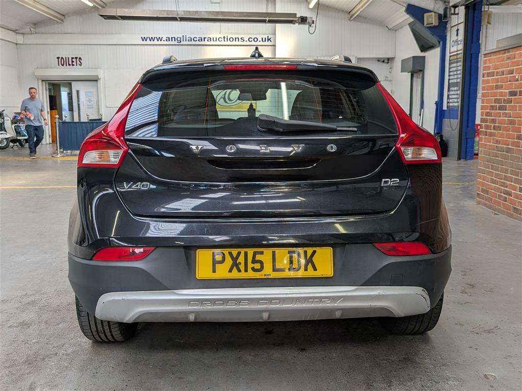 <p>2015 VOLVO V40 CROSS COUNTRY LUX D2</p>