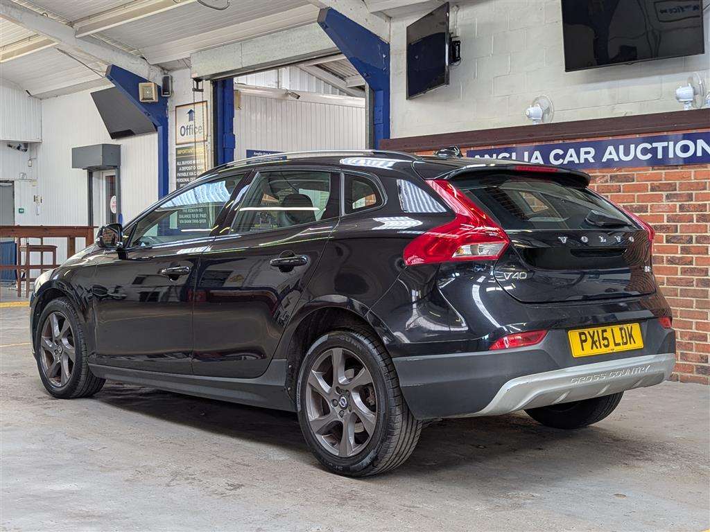 <p>2015 VOLVO V40 CROSS COUNTRY LUX D2</p>