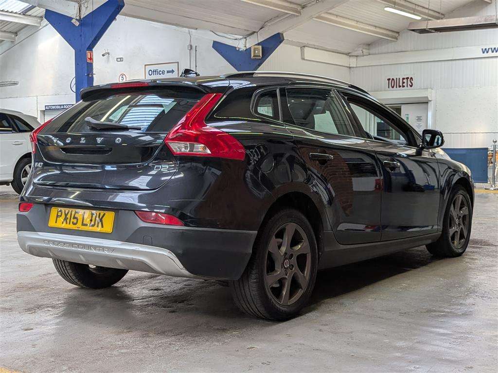<p>2015 VOLVO V40 CROSS COUNTRY LUX D2</p>