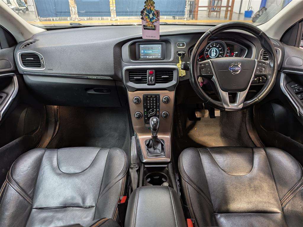 <p>2015 VOLVO V40 CROSS COUNTRY LUX D2</p>