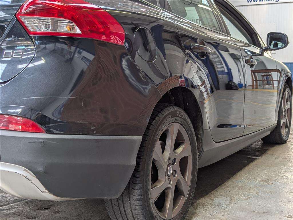 <p>2015 VOLVO V40 CROSS COUNTRY LUX D2</p>