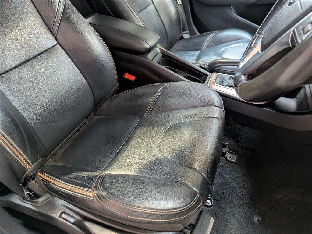 <p>2015 VOLVO V40 CROSS COUNTRY LUX D2</p>