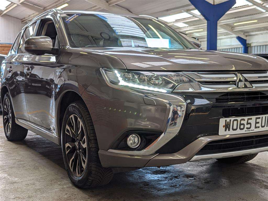 <p>2016 MITSUBISHI OUTLANDER GX 4H PHEV S-A</p>