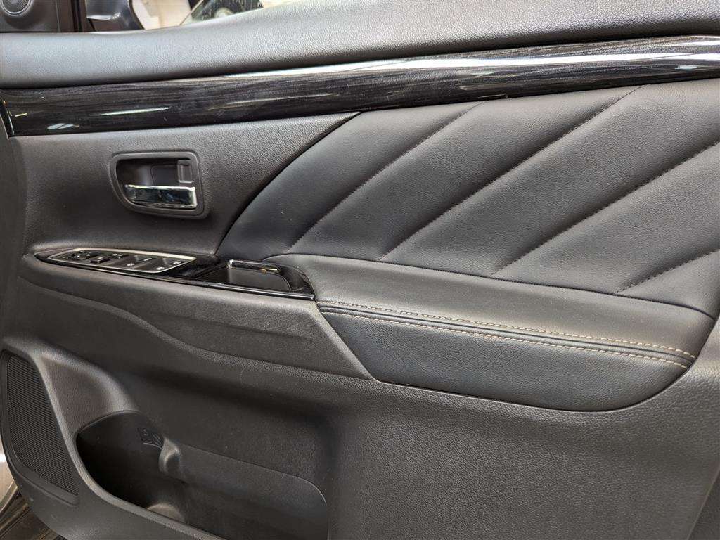<p>2016 MITSUBISHI OUTLANDER GX 4H PHEV S-A</p>