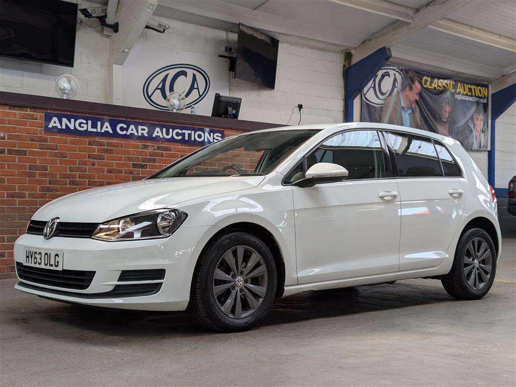 <p>2013 VOLKSWAGEN GOLF SE BLUEMOTION TECH T</p>