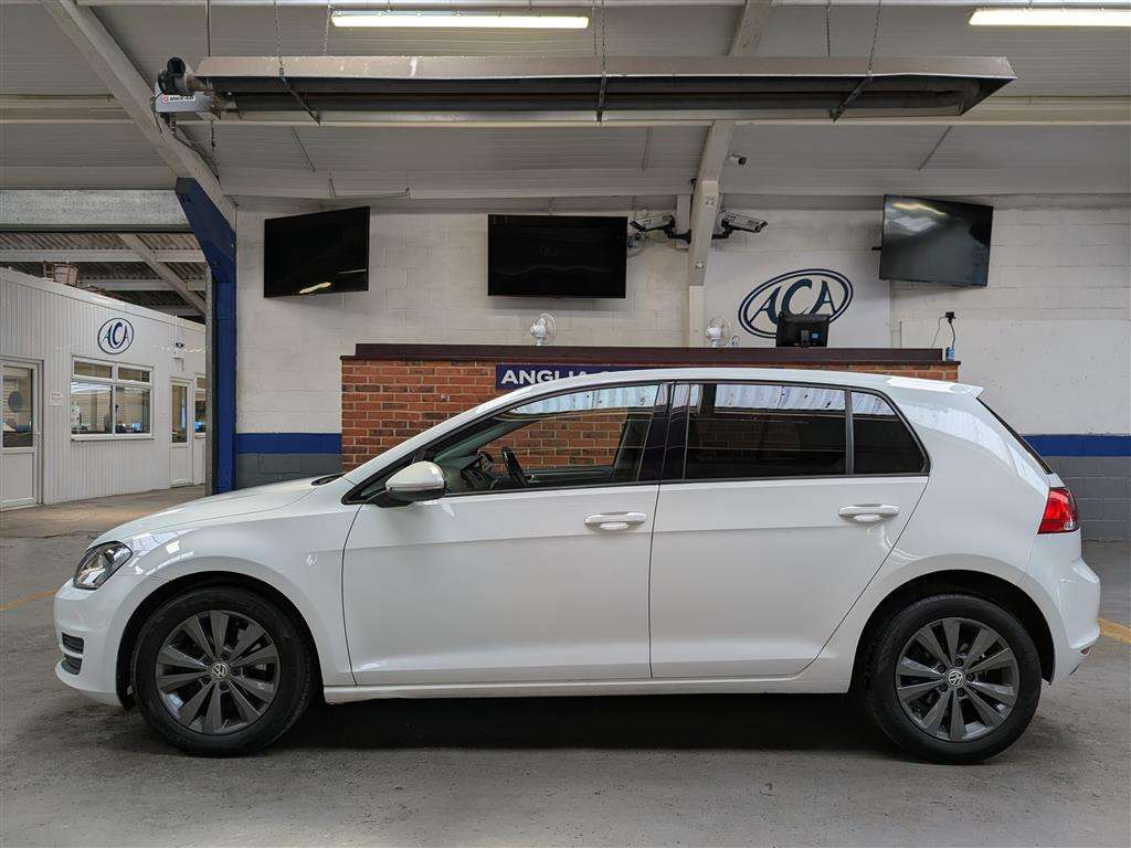 <p>2013 VOLKSWAGEN GOLF SE BLUEMOTION TECH T</p>