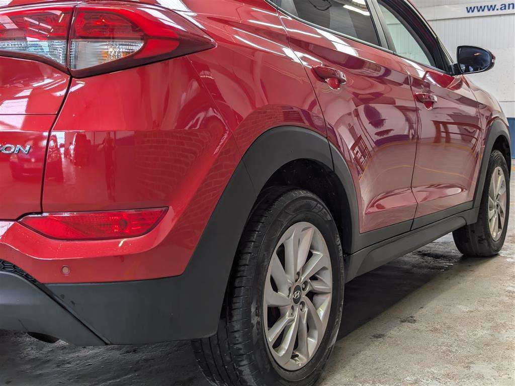 <p>2018 HYUNDAI TUCSON SE NAV B-DRIVE 2WD</p>