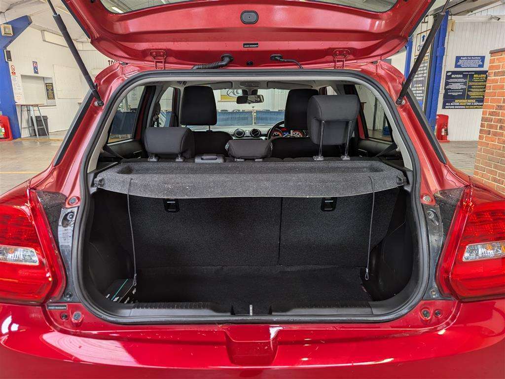 <p>2020 SUZUKI SWIFT SZ5 BOOSTERJET AUTO</p>