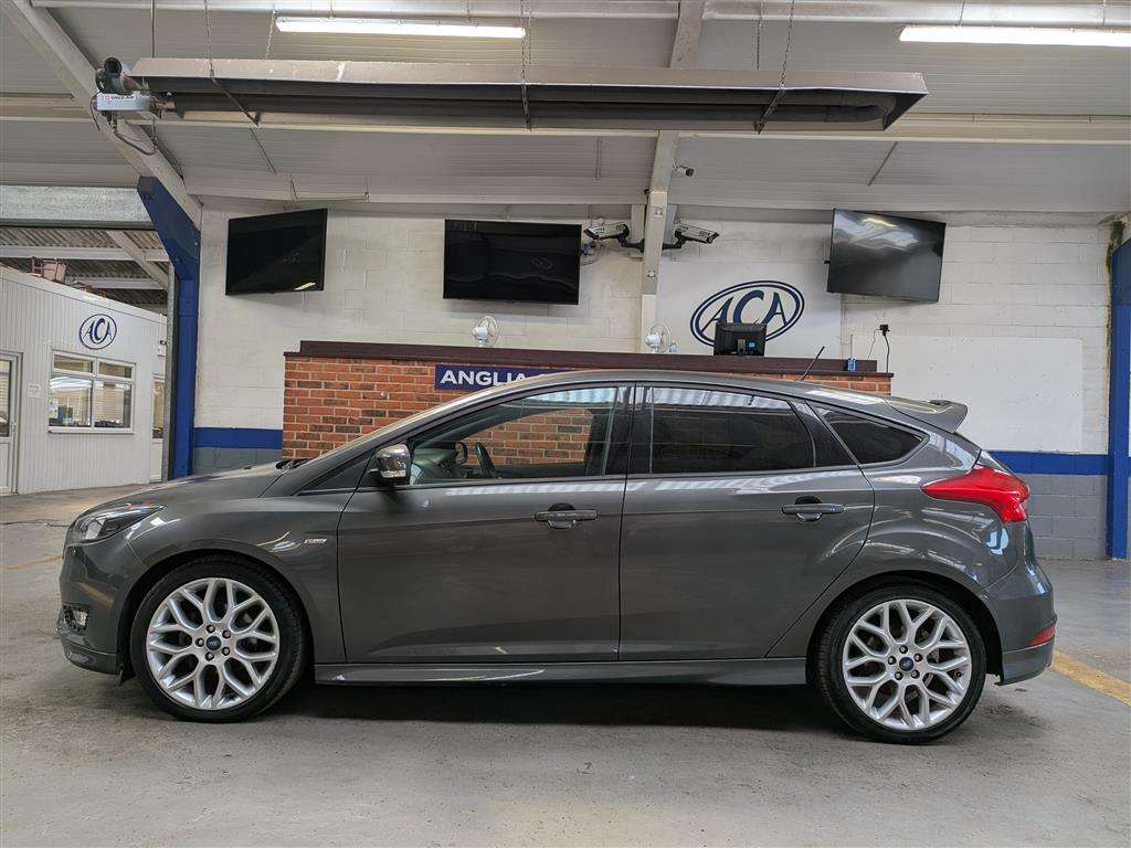 <p>2017 FORD FOCUS ST-LINE</p>