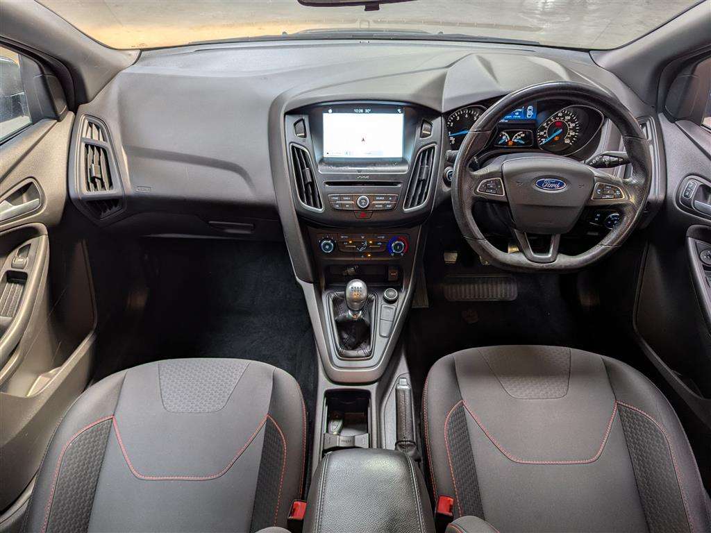 <p>2017 FORD FOCUS ST-LINE</p>