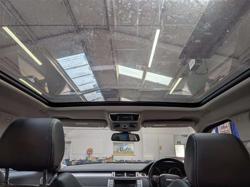 <p>2011 LAND ROVER RANGE ROVER EVOQUE D-LUX</p>