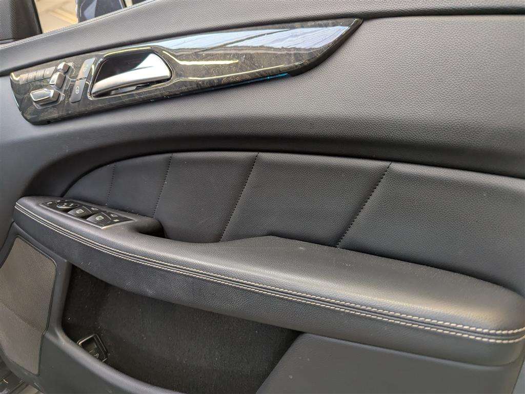 <p>2015 MERCEDES-BENZ CLS350 AMG LINE PREM BLUE</p>