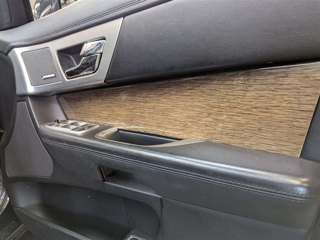 <p>2014 JAGUAR XF PREMIUM LUXURY D AUTO</p>