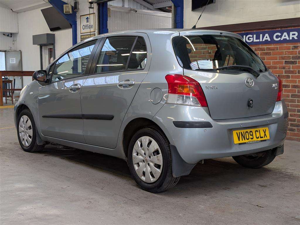 <p>2009 TOYOTA YARIS TR VVT-I S-A</p>