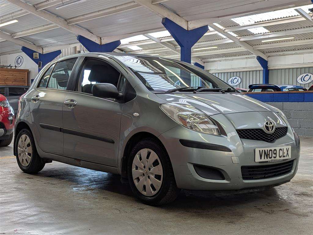 <p>2009 TOYOTA YARIS TR VVT-I S-A</p>