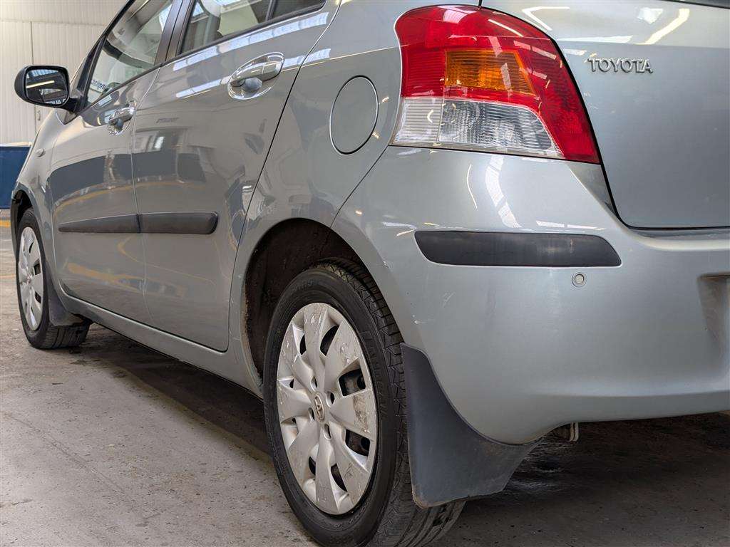<p>2009 TOYOTA YARIS TR VVT-I S-A</p>