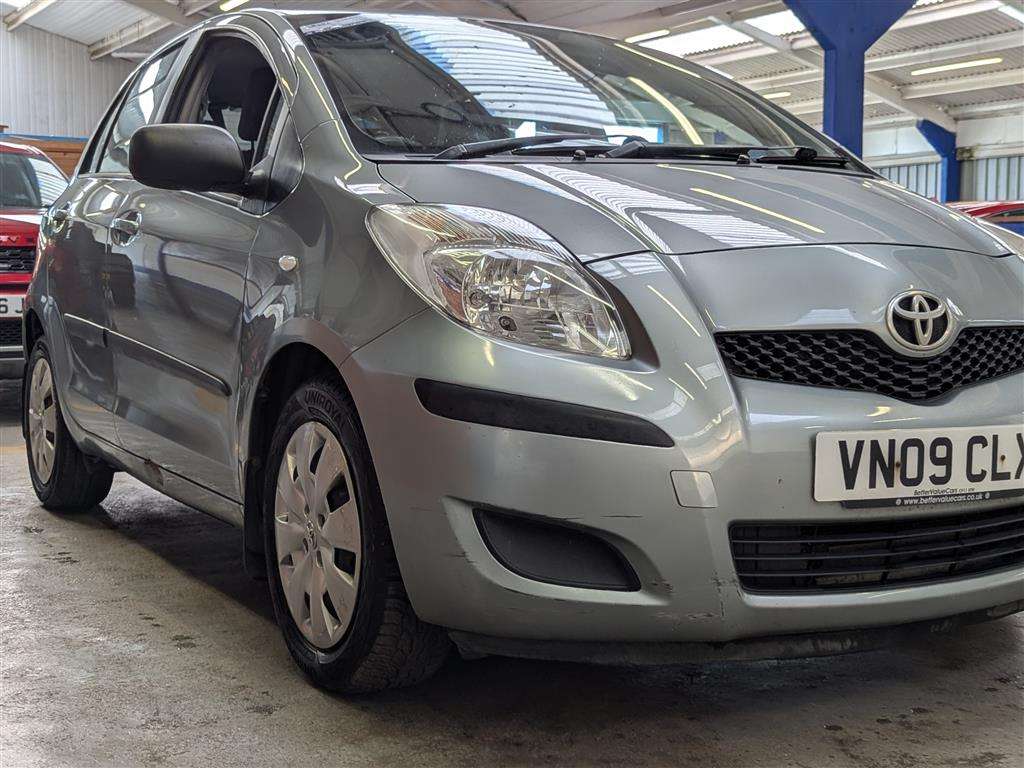<p>2009 TOYOTA YARIS TR VVT-I S-A</p>