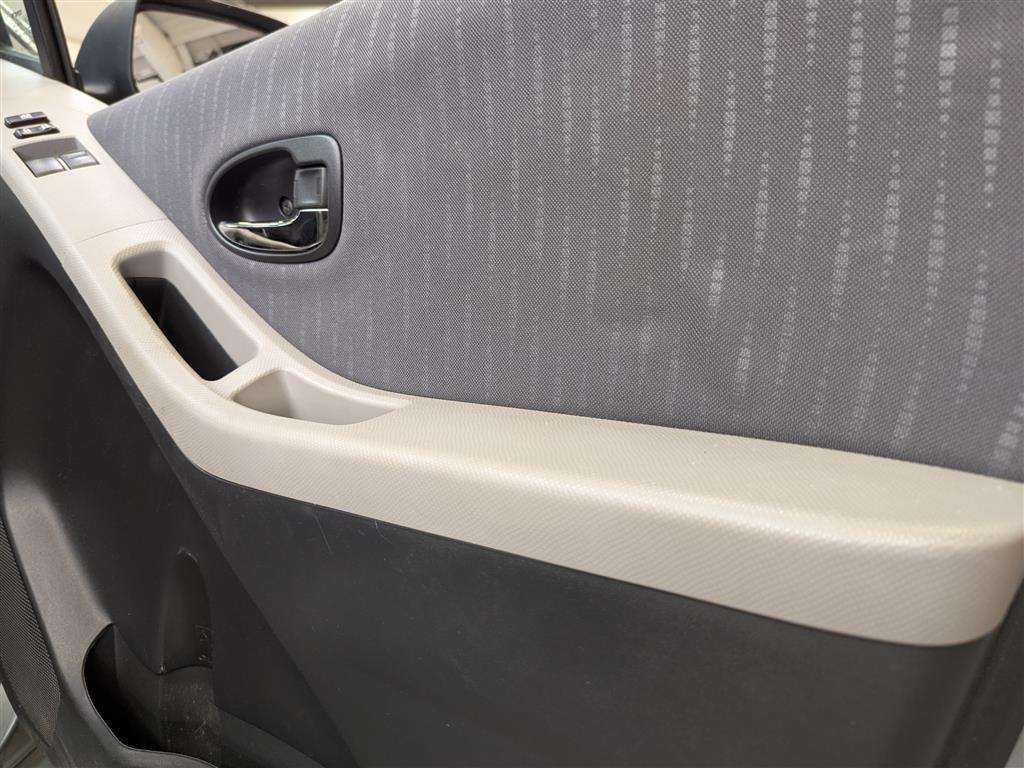 <p>2009 TOYOTA YARIS TR VVT-I S-A</p>