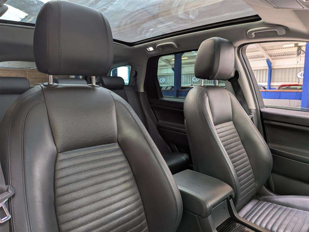 <p>2016 LAND ROVER DISCO-Y SPORT LUXURY HSE</p>
