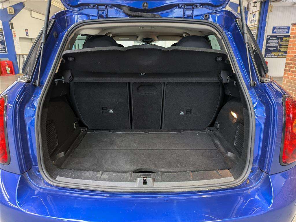 <p>2016 MINI COUNTRYMAN COOPER D</p>