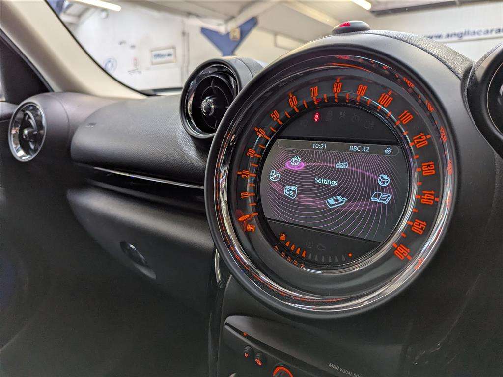<p>2016 MINI COUNTRYMAN COOPER D</p>