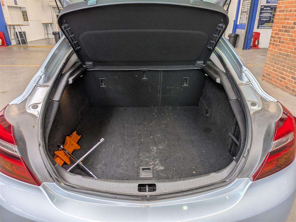 <p>2015 VAUXHALL INSIGNIA SRI NAV CDTI ECO</p>