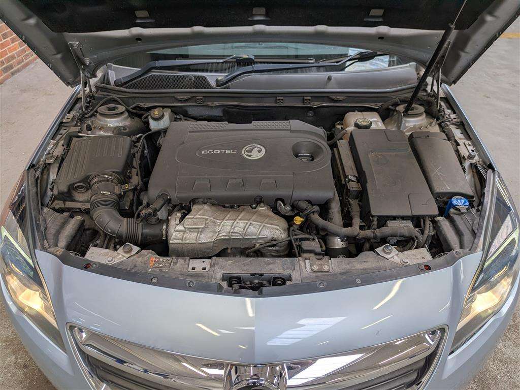 <p>2015 VAUXHALL INSIGNIA SRI NAV CDTI ECO</p>