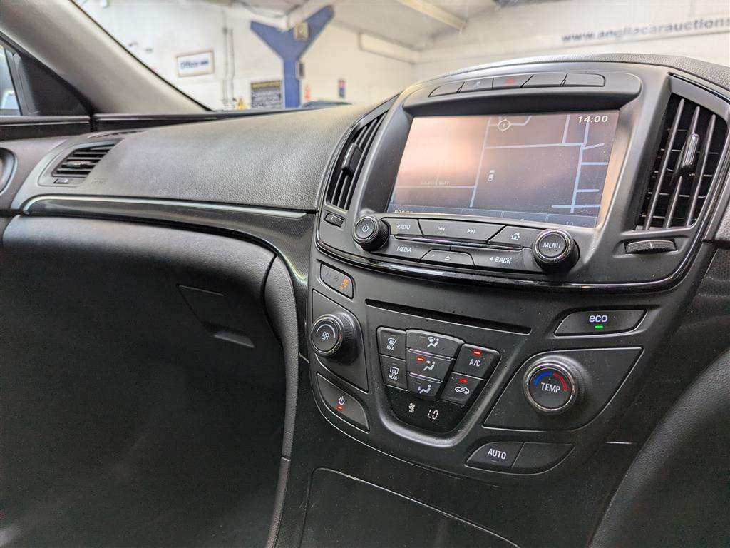 <p>2015 VAUXHALL INSIGNIA SRI NAV CDTI ECO</p>