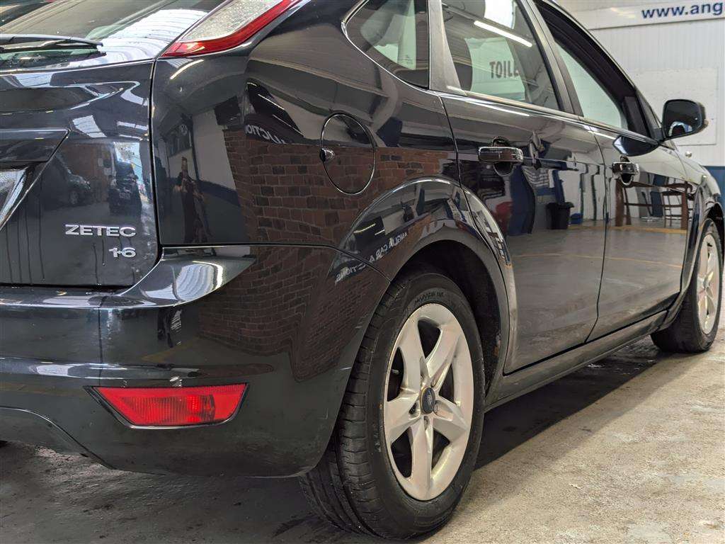 <p>2009 FORD FOCUS ZETEC 100</p>