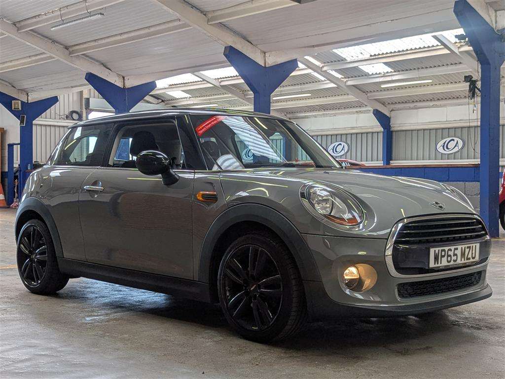 <p>2015 MINI COOPER AUTO</p>