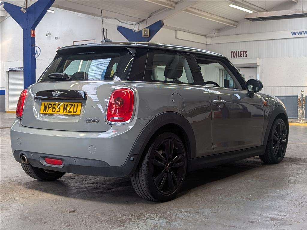 <p>2015 MINI COOPER AUTO</p>