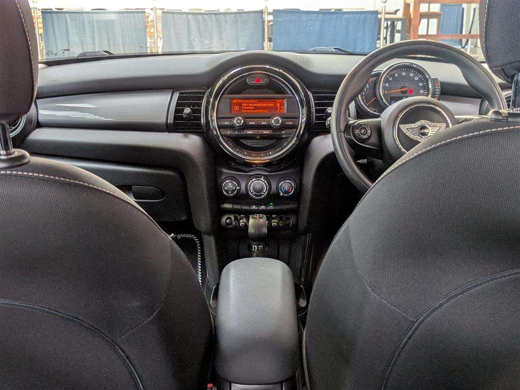 <p>2015 MINI COOPER AUTO</p>