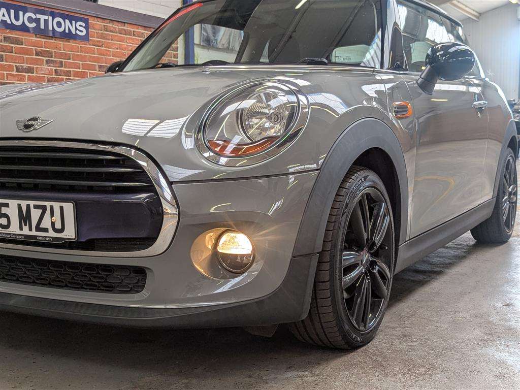 <p>2015 MINI COOPER AUTO</p>