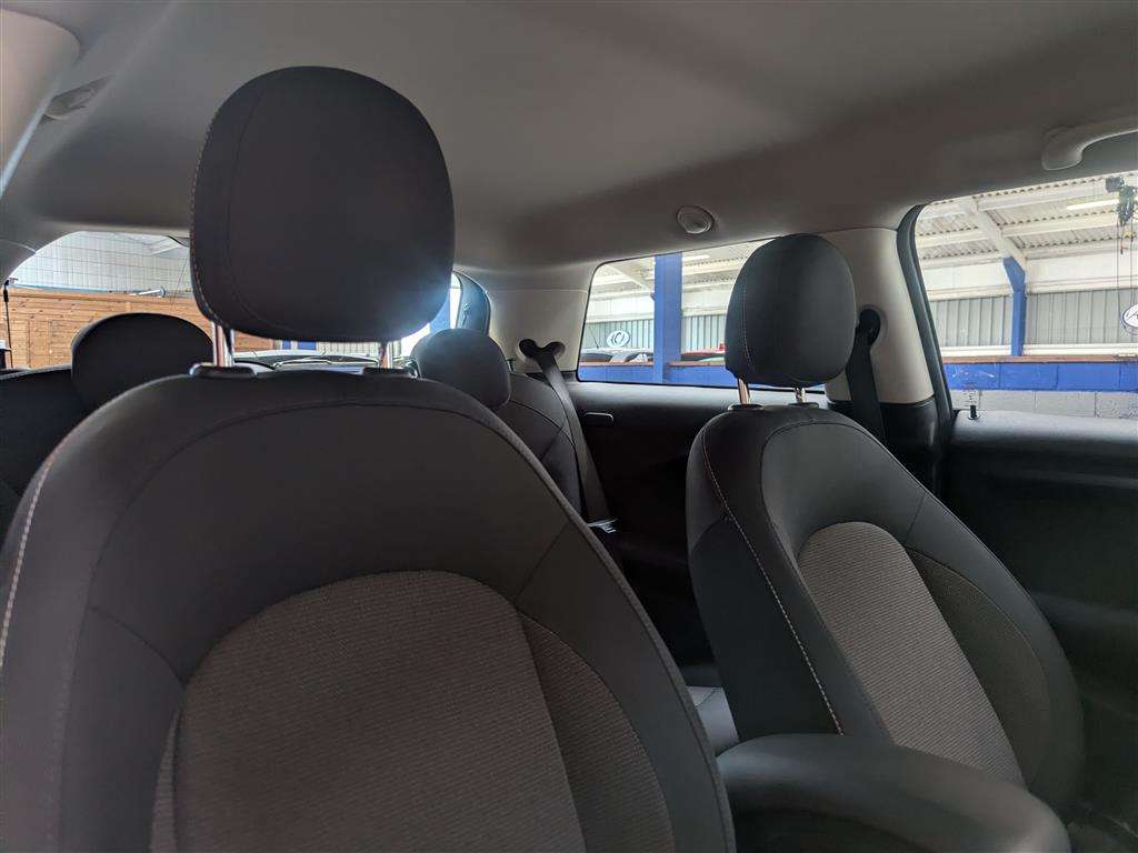 <p>2015 MINI COOPER AUTO</p>