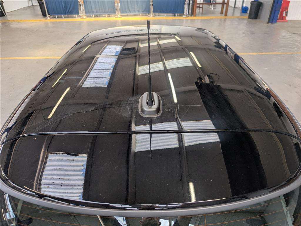 <p>2015 MINI COOPER AUTO</p>