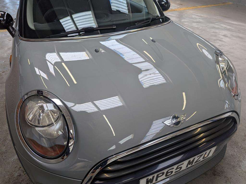 <p>2015 MINI COOPER AUTO</p>