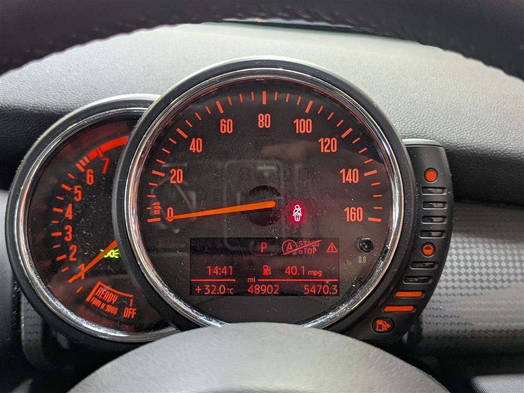 <p>2015 MINI COOPER AUTO</p>