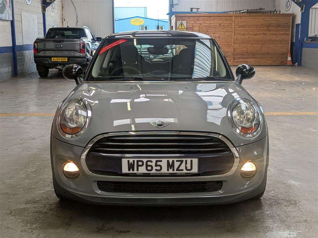 <p>2015 MINI COOPER AUTO</p>