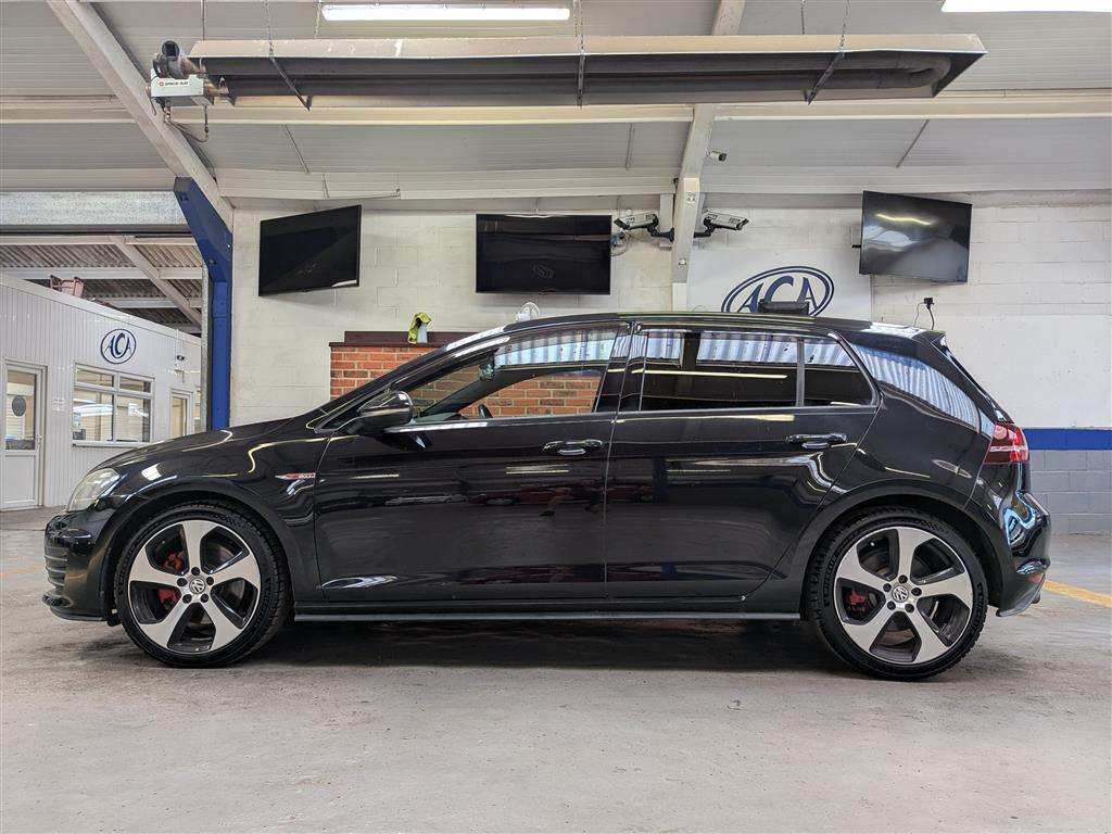 <p>2014 VOLKSWAGEN GOLF GTI S-A</p>