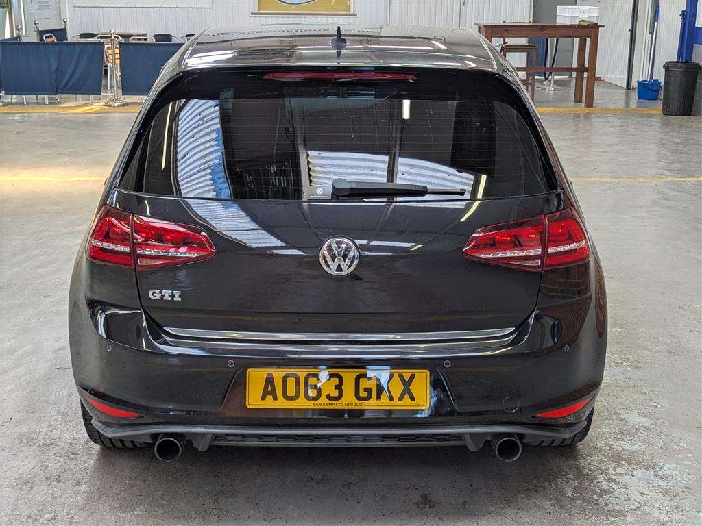 <p>2014 VOLKSWAGEN GOLF GTI S-A</p>