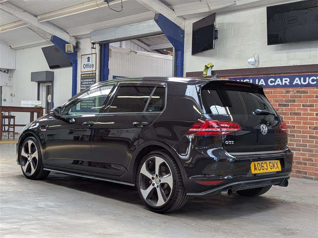 <p>2014 VOLKSWAGEN GOLF GTI S-A</p>