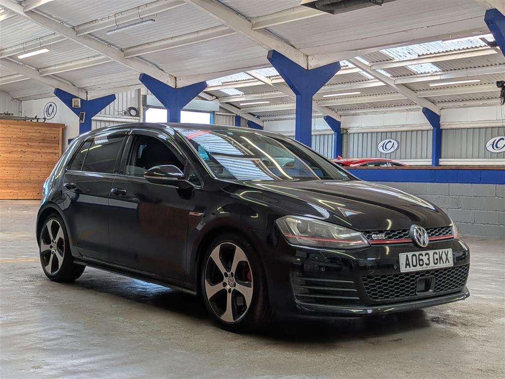 <p>2014 VOLKSWAGEN GOLF GTI S-A</p>