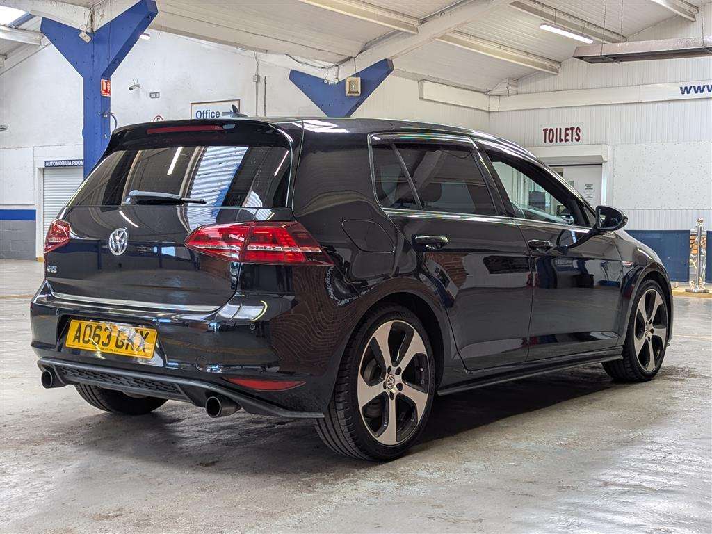 <p>2014 VOLKSWAGEN GOLF GTI S-A</p>