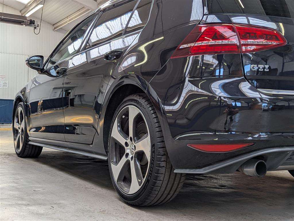 <p>2014 VOLKSWAGEN GOLF GTI S-A</p>