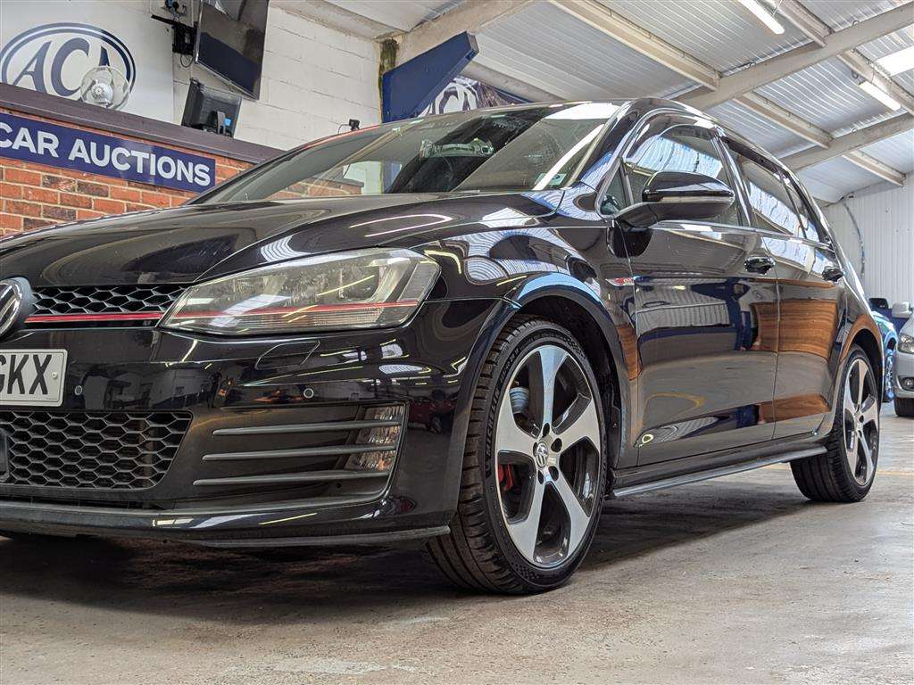 <p>2014 VOLKSWAGEN GOLF GTI S-A</p>