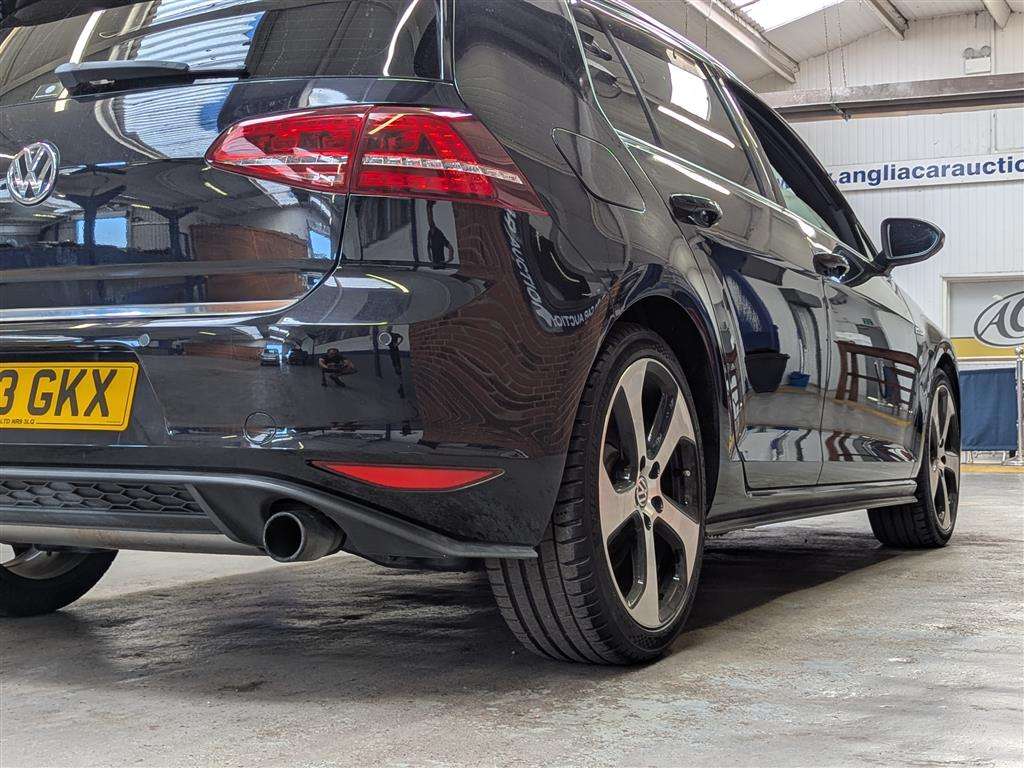 <p>2014 VOLKSWAGEN GOLF GTI S-A</p>